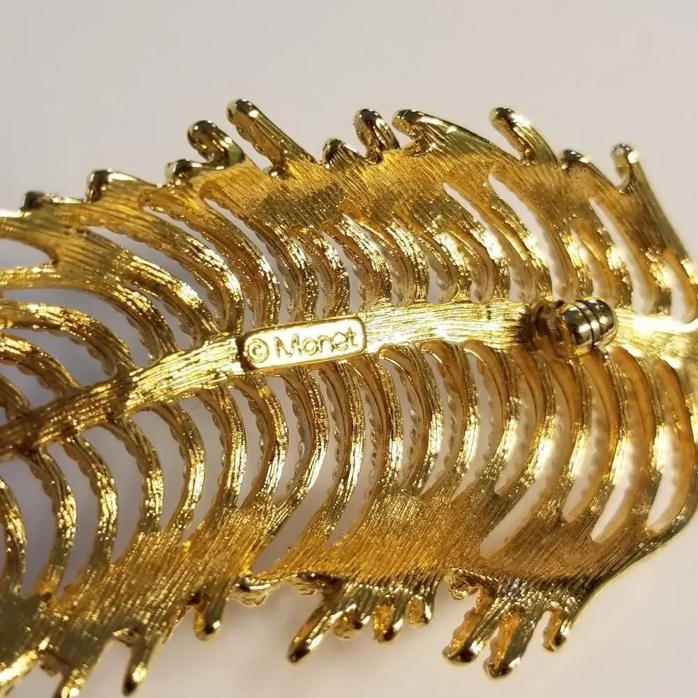 Vintage: 60's Monet Leaf Brooch